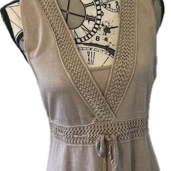 Sleeveless v neck sweater - Picture 5 of 13